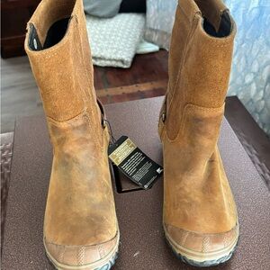 Sorel boots NWT